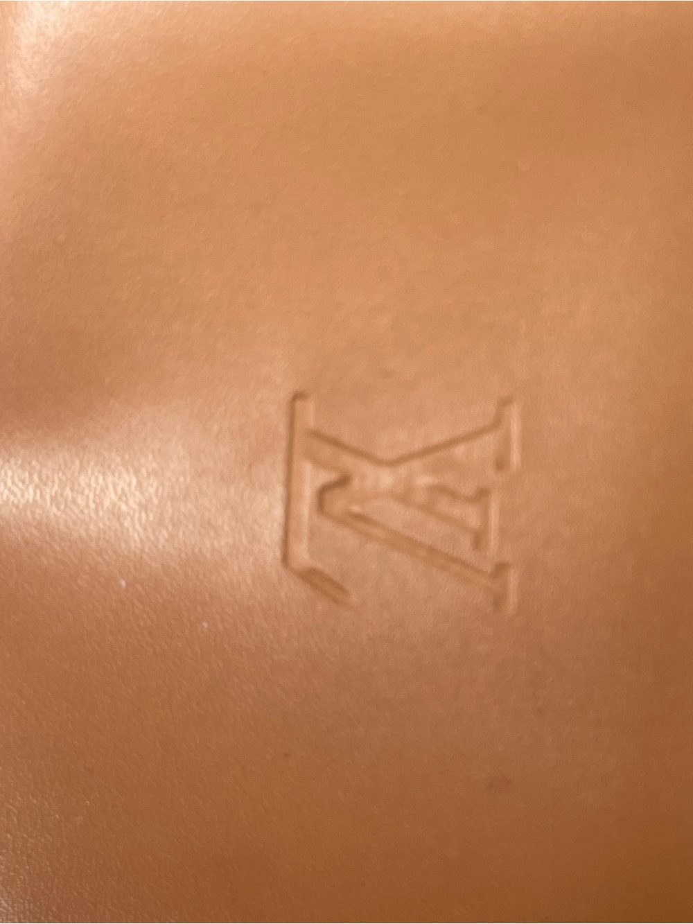 Louis Vuitton Peach Leather Zip Coin Pouch has damage - Picture 2 of 13